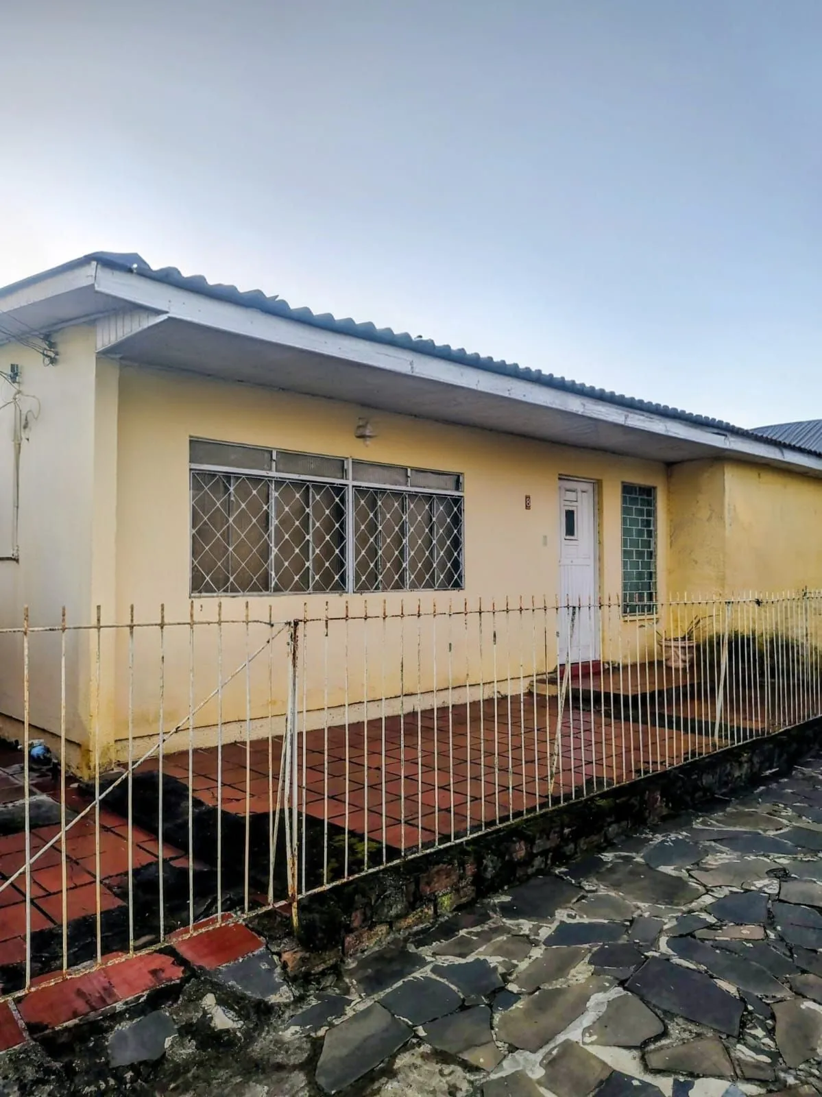 Casa com 90m², 3 dormitórios no bairro Cristal em Porto Alegre para Comprar
