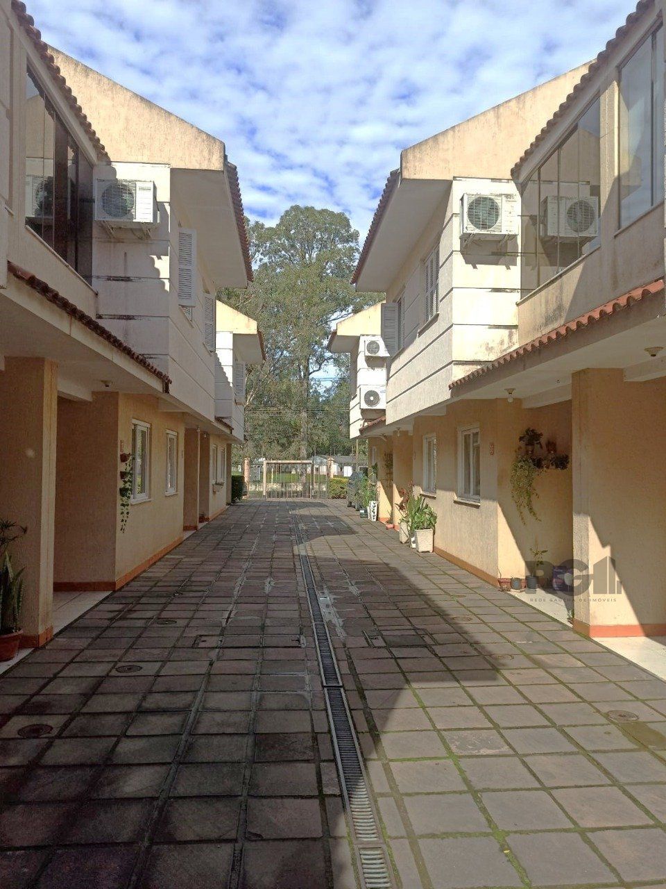Casa de Condomínio à venda com 3 quartos, 100m² - Foto 1
