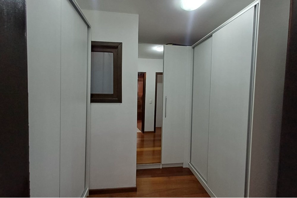 Casa à venda com 3 quartos, 318m² - Foto 5