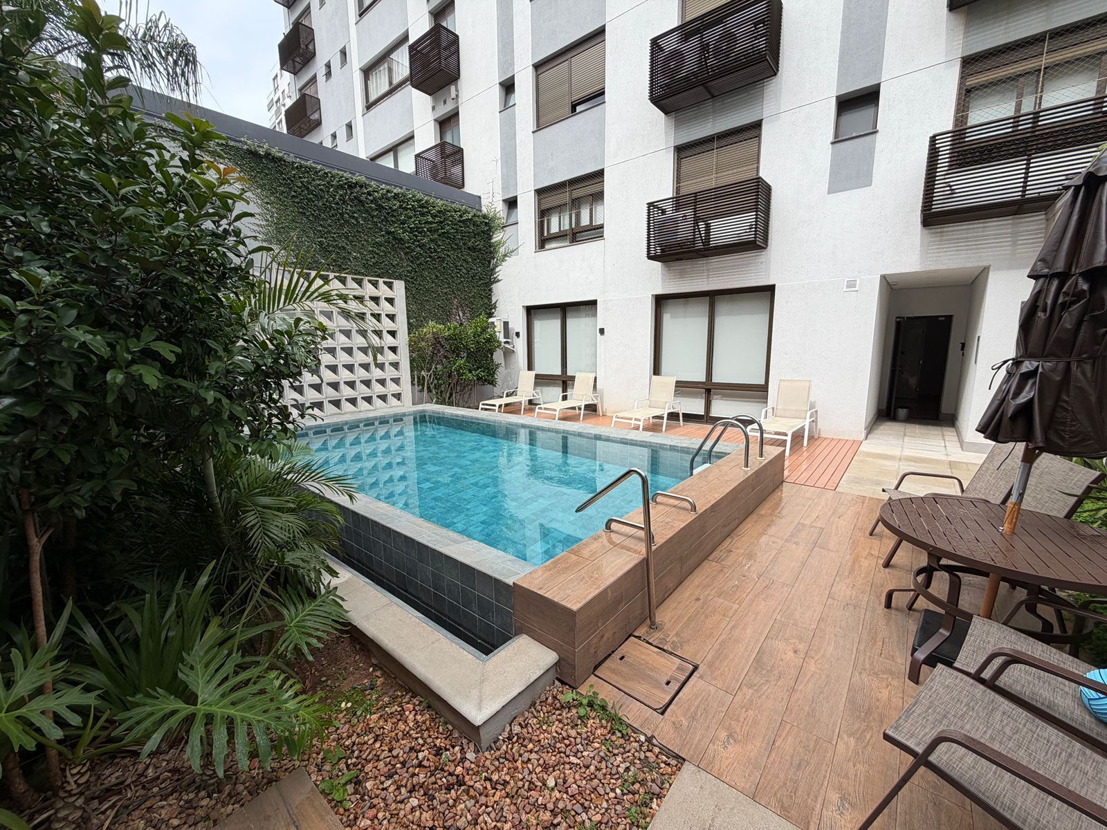 Apartamento de 2 dormitórios 2 suítes , vaga dupla coberta escriturada !