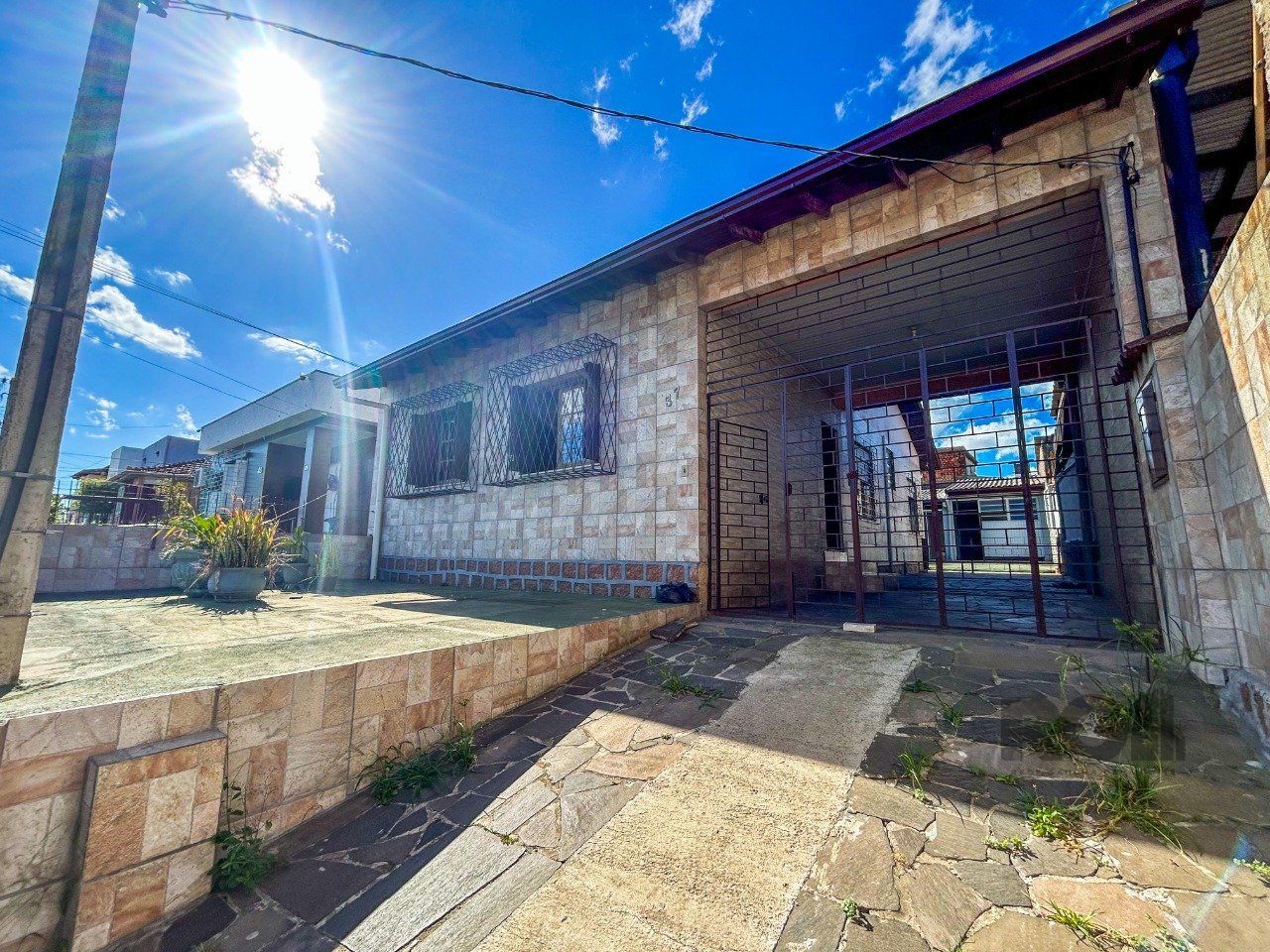 Casa à venda com 3 quartos, 114m² - Foto 1
