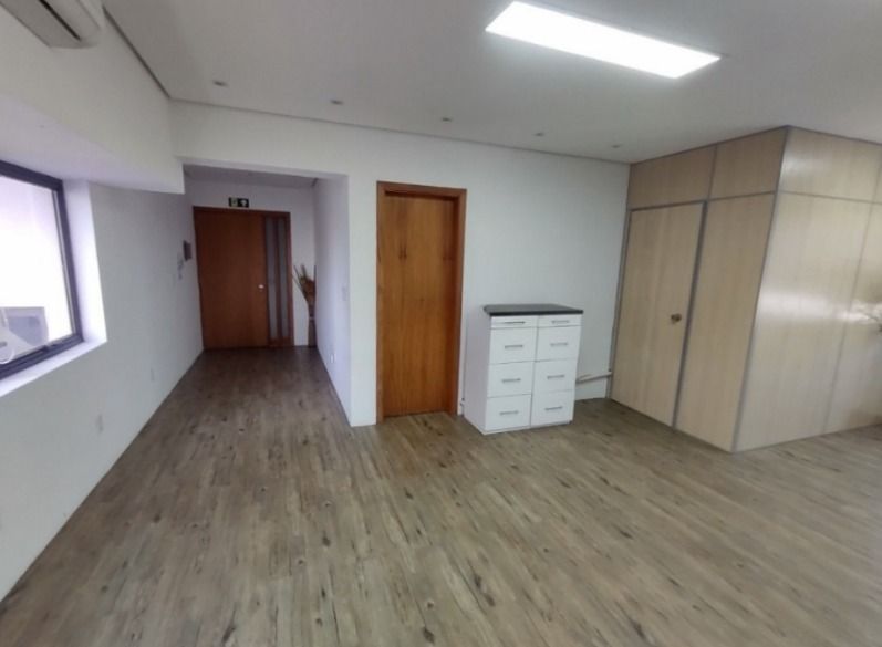 Sala Comercial, 1 sala, à venda, 131 m², Três Figueiras - Porto Alegre — foto 2