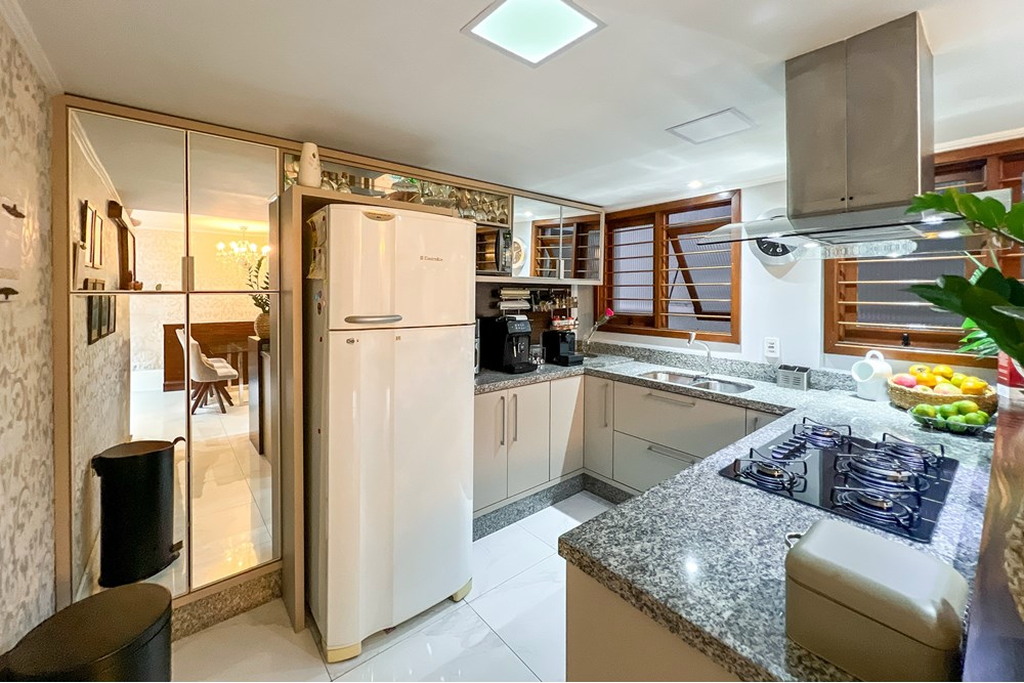 Casa à venda com 4 quartos, 246m² - Foto 74