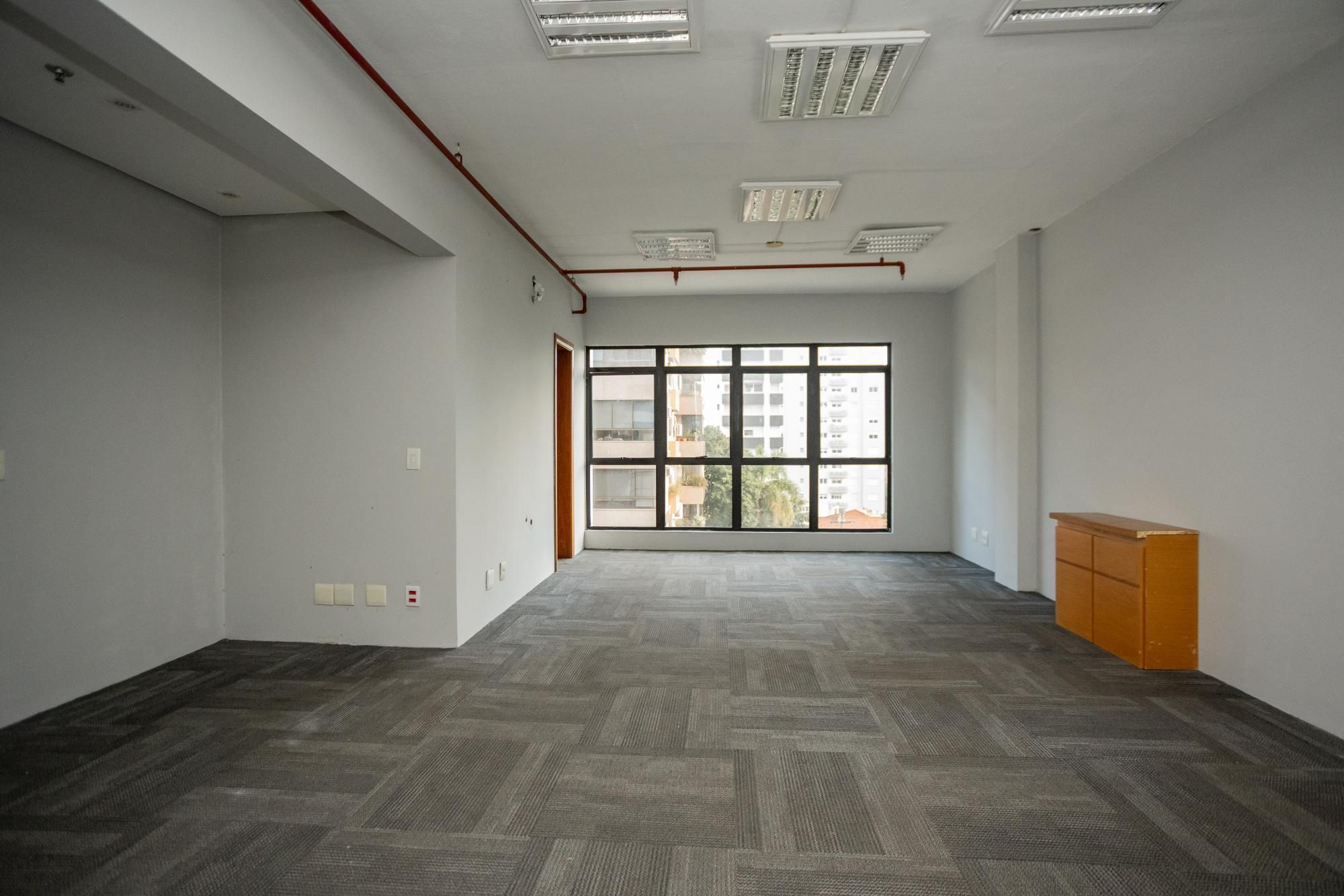 Sala Comercial no Austin Carlos Gomes, 1 sala, para alugar, 45 m², Petrópolis - Porto Alegre — foto 2