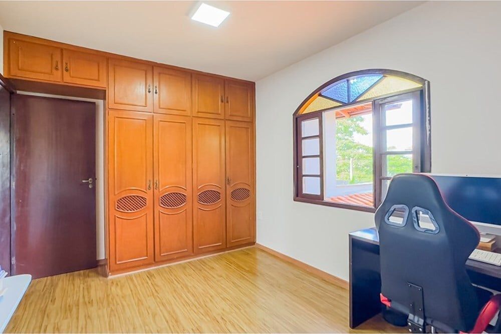 Casa à venda com 5 quartos, 208m² - Foto 17