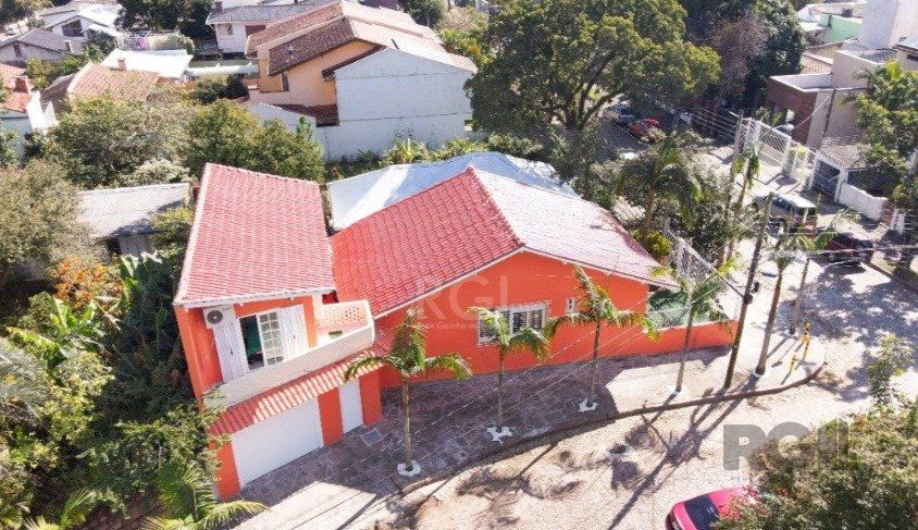 Casa à venda com 3 quartos, 197m² - Foto 1