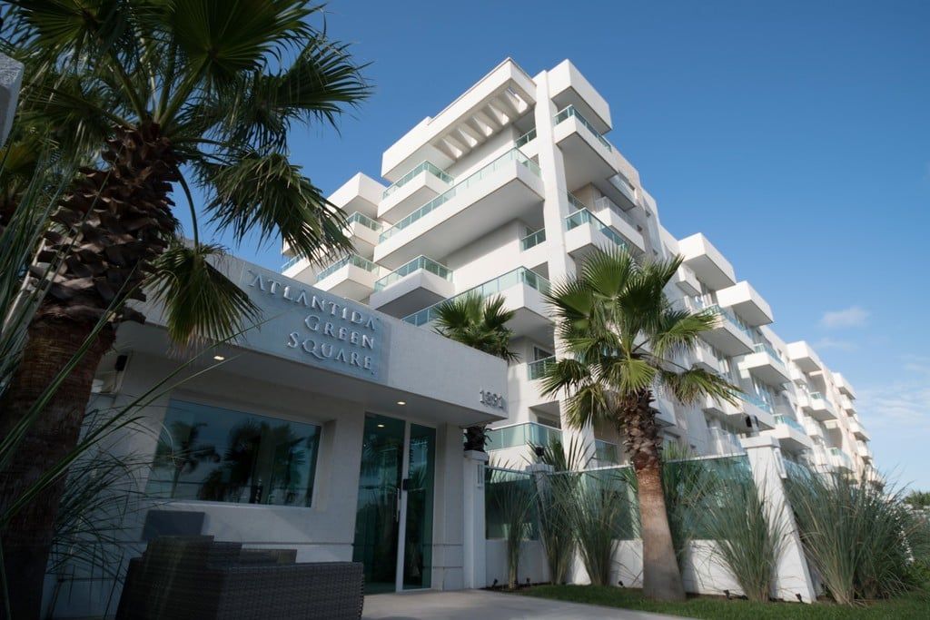 Apartamento à venda com 3 quartos, 194m² - Foto 2