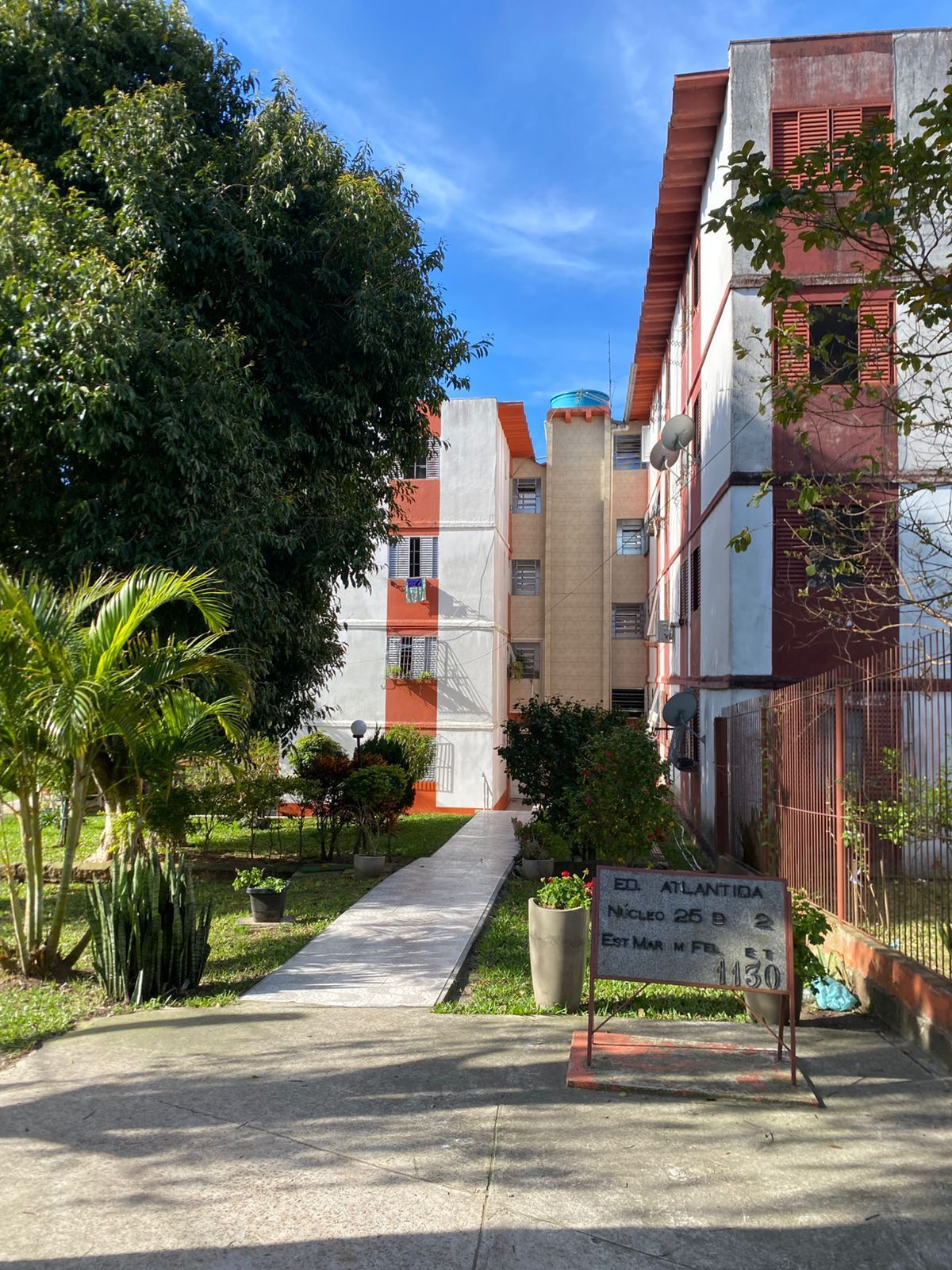 Apartamento com 02 quartos e 01 vaga no Bairro Rubem Berta em Porto Alegre