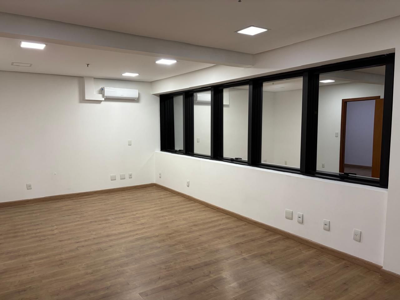 Sala Comercial no Austin Carlos Gomes, 1 sala, para alugar, 60 m², Petrópolis - Porto Alegre — foto 3