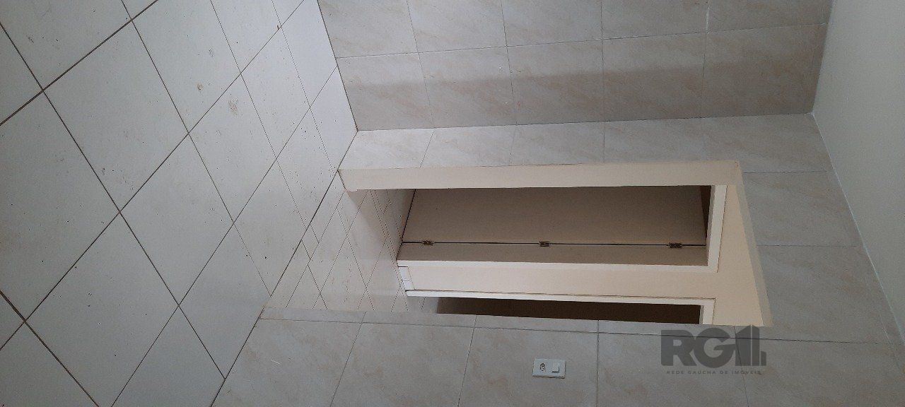 Casa à venda com 8 quartos, 200m² - Foto 35