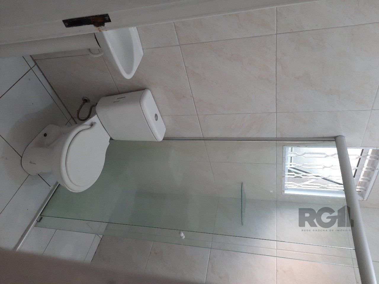Casa à venda com 8 quartos, 200m² - Foto 2