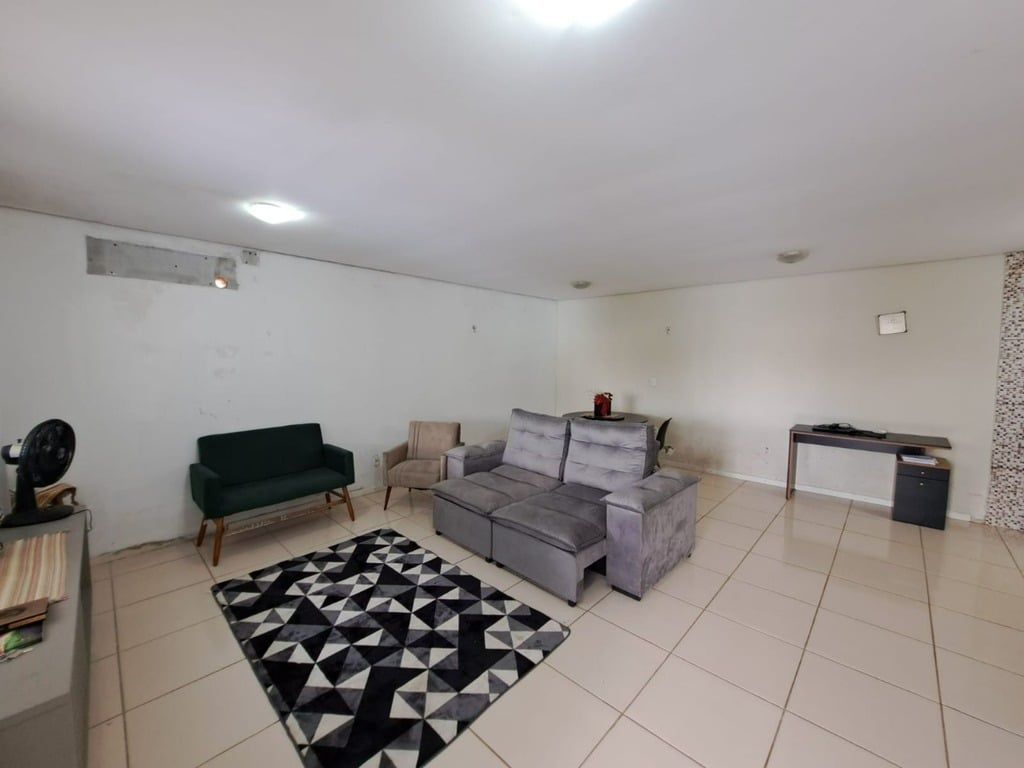 Casa à venda com 3 quartos, 130m² - Foto 1