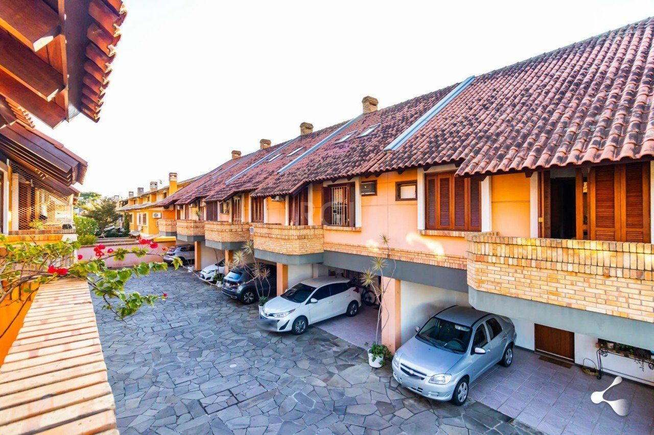 Casa de Condomínio à venda com 3 quartos, 233m² - Foto 2