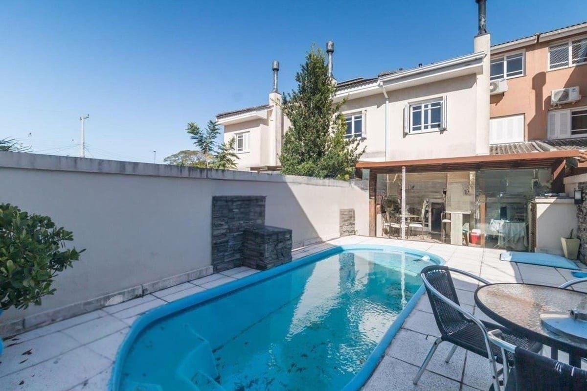 Casa com 03 quartos no Bairro de Ipanema em Porto Alegre/RS