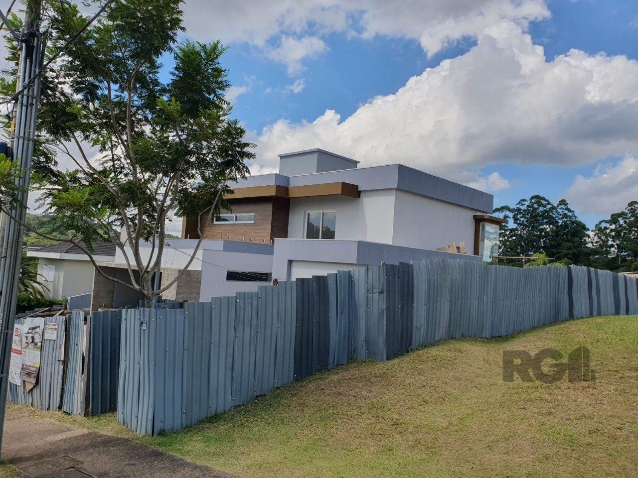 Casa de Condomínio à venda com 4 quartos, 330m² - Foto 4