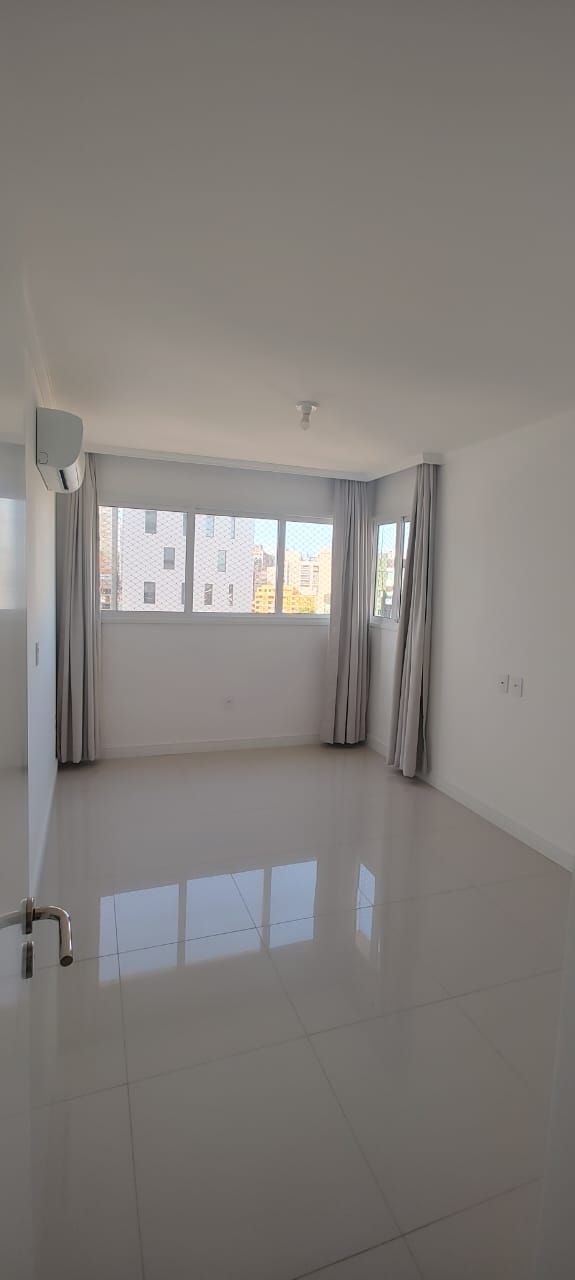 Apartamento à venda com 3 quartos, 105m² - Foto 12