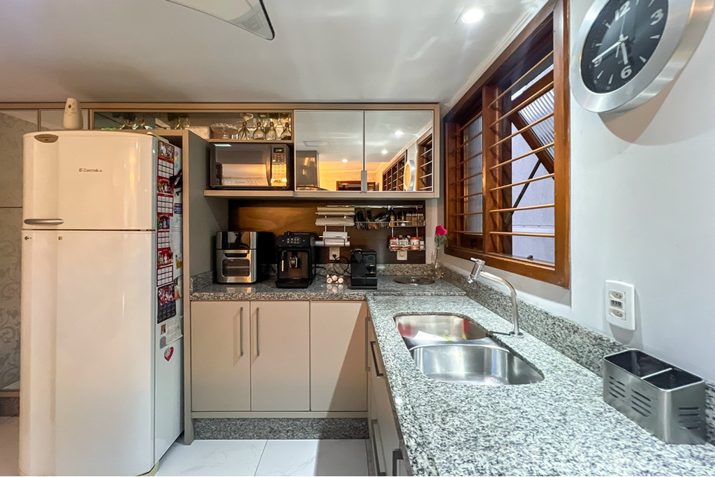 Casa à venda com 4 quartos, 246m² - Foto 73