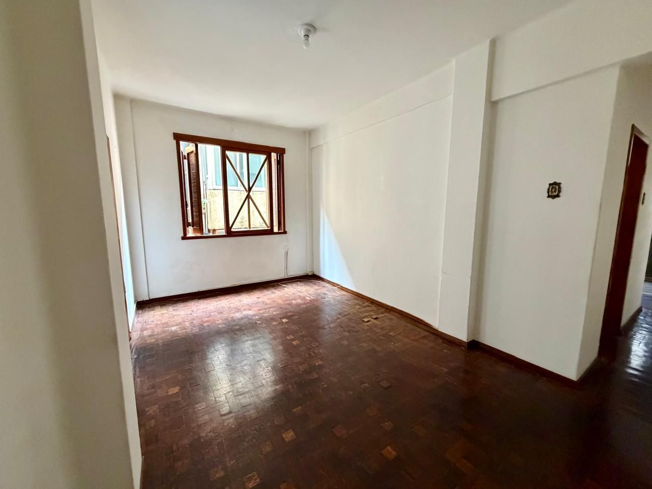 Apartamento 2 dormitórios sacada com 90m2 no centro histórico.
