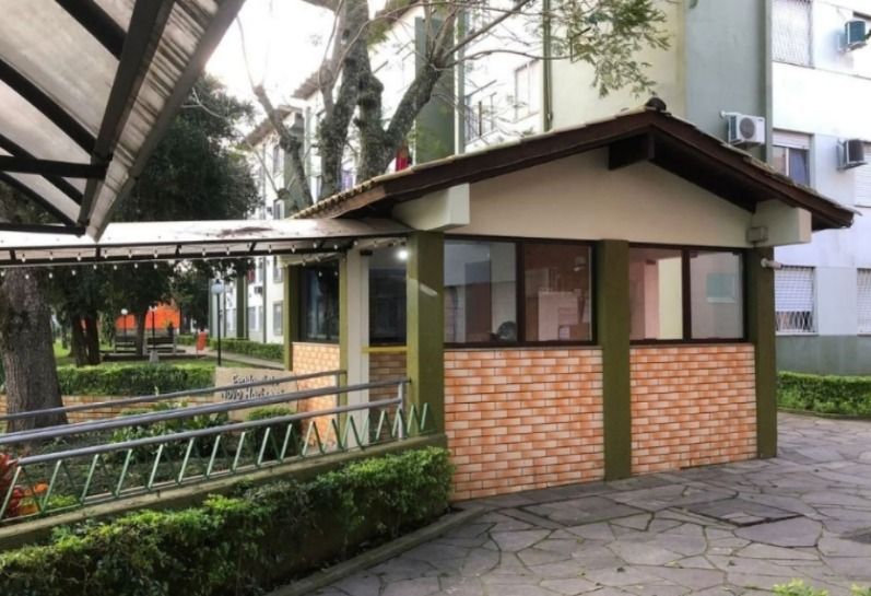 Apartamento de 1 dormitório térreo com estacionamento ,portaria 24 horas !