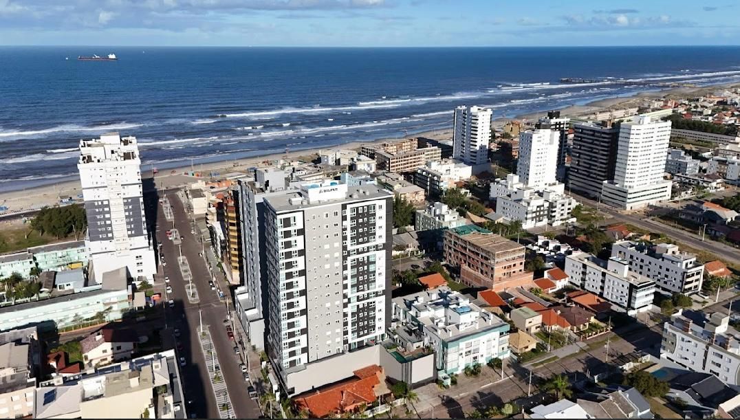 Apartamento com 2 Dormitórios (1 Suíte), vaga de garagem coberta à Venda em Tramandaí – Infraestrutura Completa e a Apenas 150 Metros do Mar
