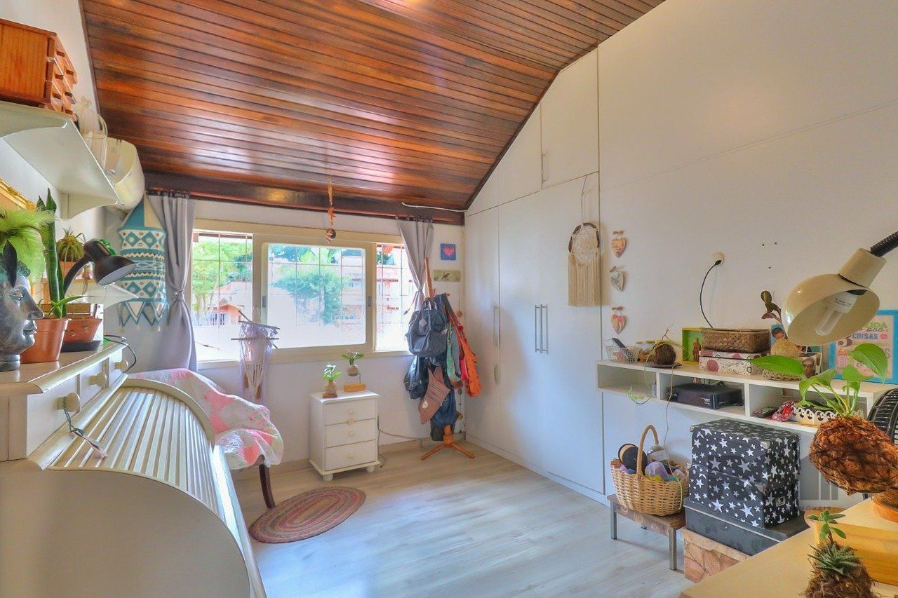 Casa à venda com 5 quartos, 232m² - Foto 14