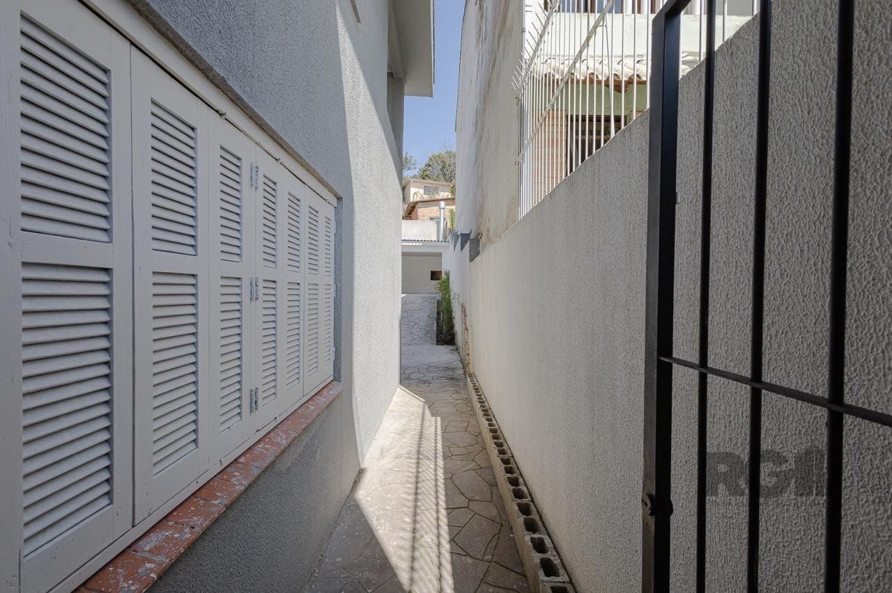 Casa à venda com 3 quartos, 228m² - Foto 11