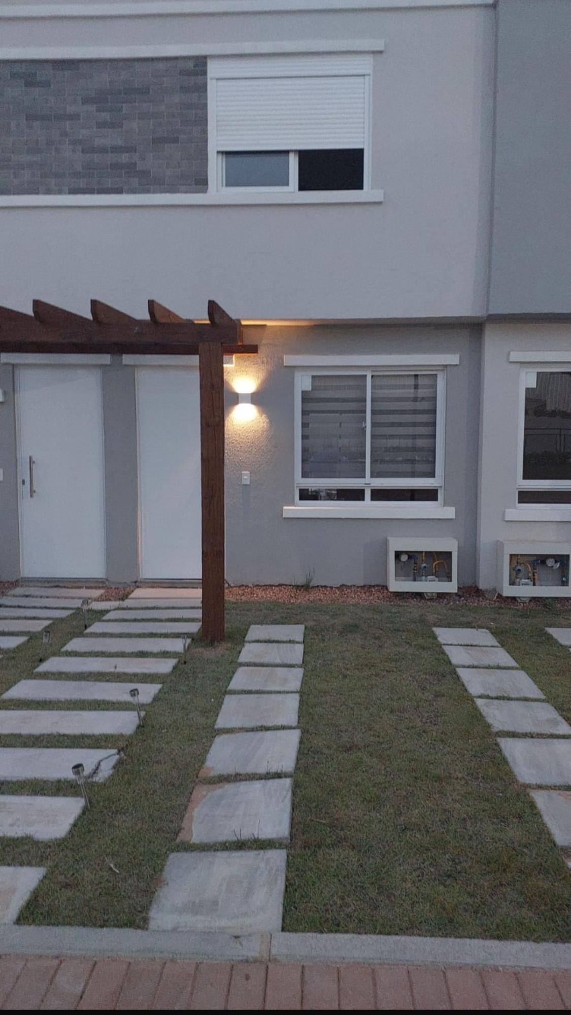 Casa em Condomínio com 02 quartos e 01 vaga no Bairro Campo Novo