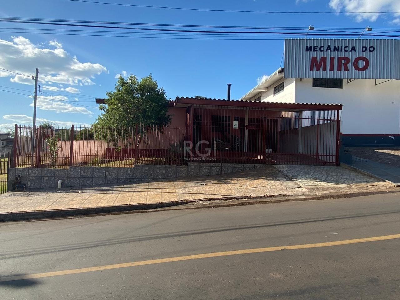 Casa à venda com 3 quartos, 161m² - Foto 2