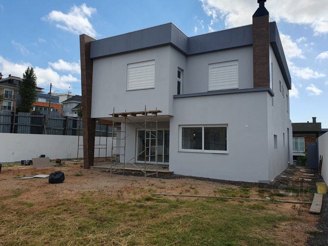Casa de Condomínio à venda com 4 quartos, 330m² - Foto 2