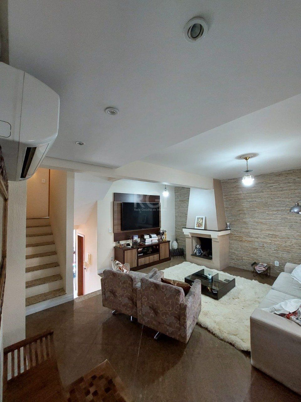 Casa à venda com 4 quartos, 216m² - Foto 2
