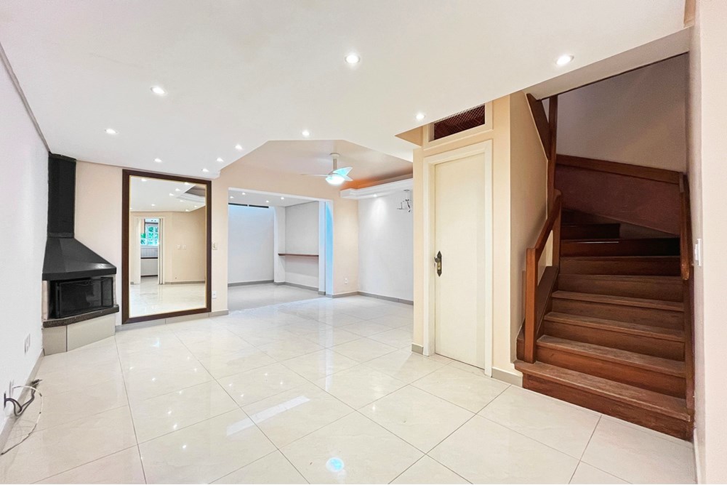 Casa de Condomínio à venda com 2 quartos, 210m² - Foto 1