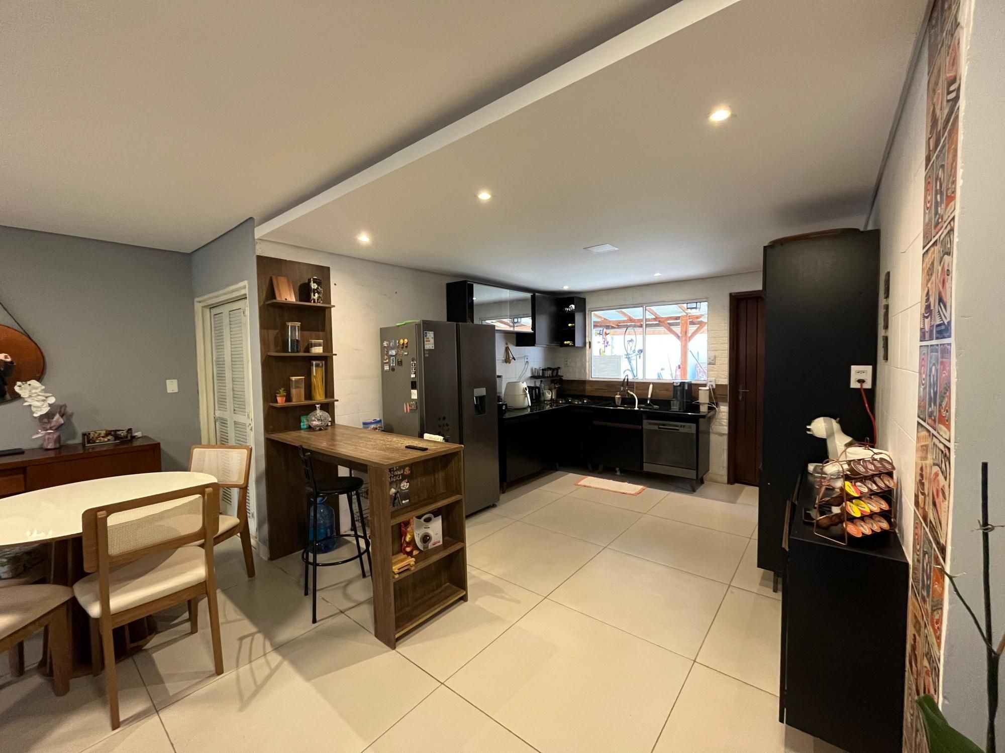 Casa à venda com 2 quartos, 135m² - Foto 4