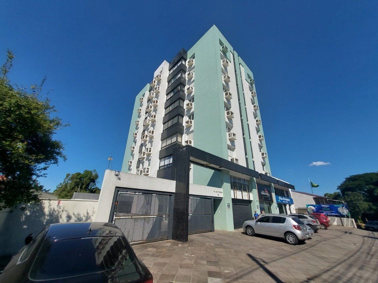 Apartamento à venda com 2 quartos, 67m² - Foto 2
