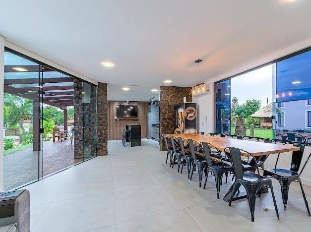 Casa de Condomínio à venda com 4 quartos, 270m² - Foto 2