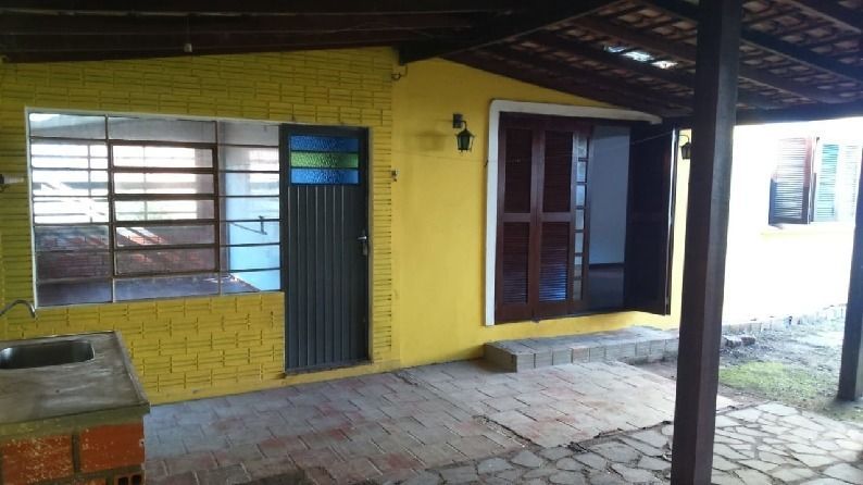 Casa desocupada somente a vista !