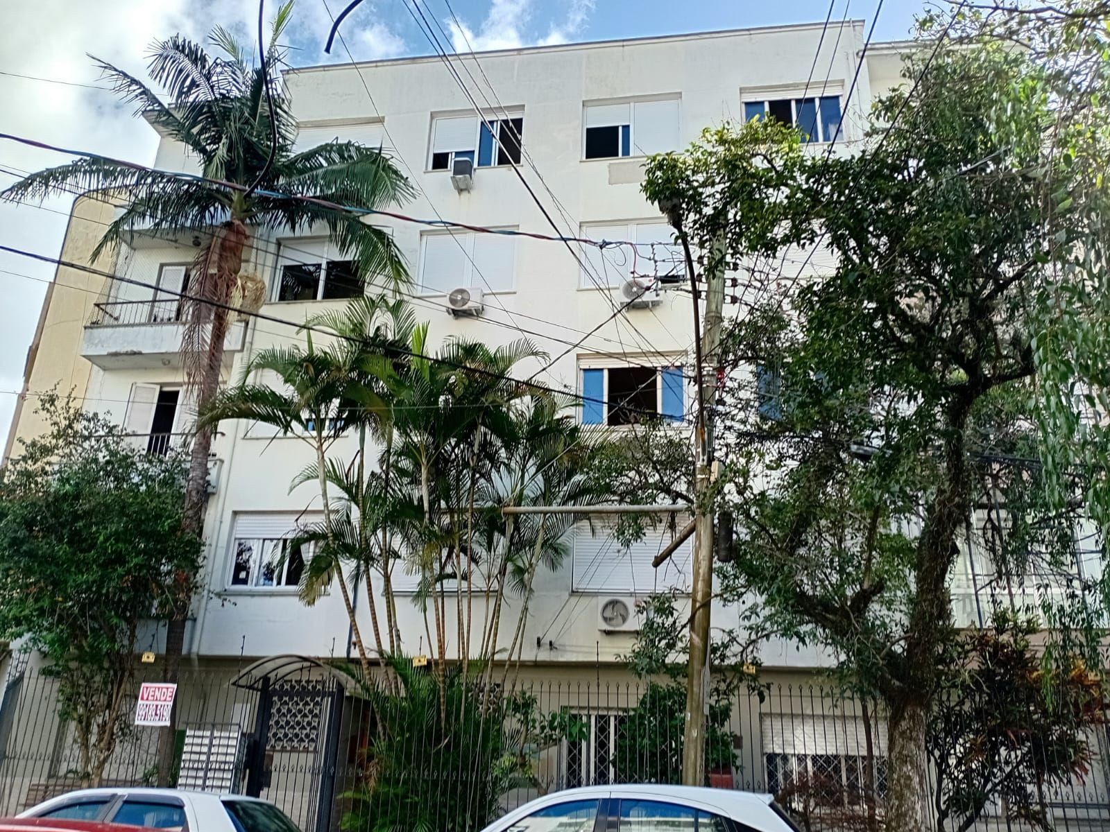 Apartamento 3 dormitórios, frente, sacada no bairro Santana - Porto Alegre - RS
