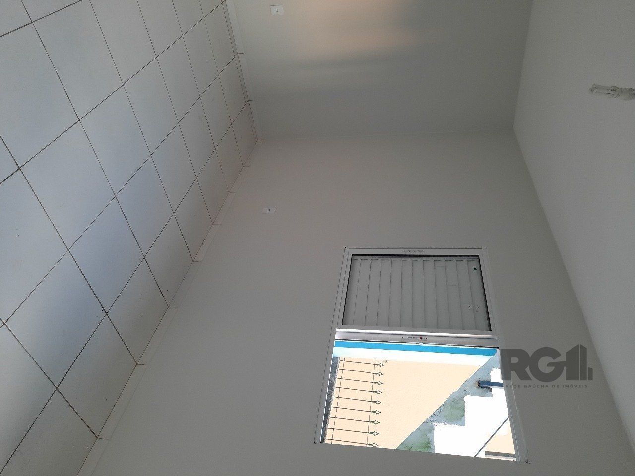 Casa à venda com 8 quartos, 200m² - Foto 3