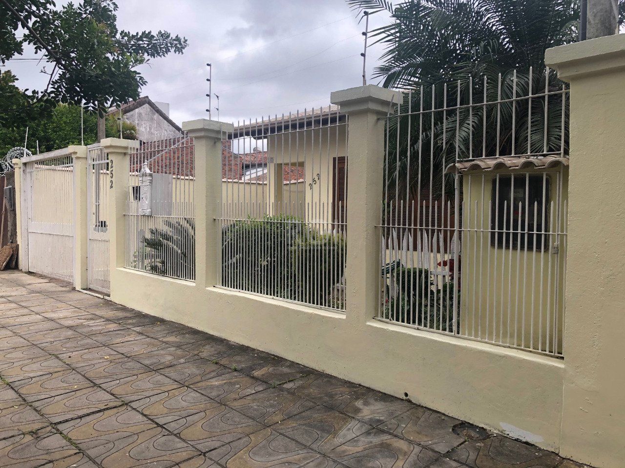Casa à venda com 4 quartos, 227m² - Foto 2