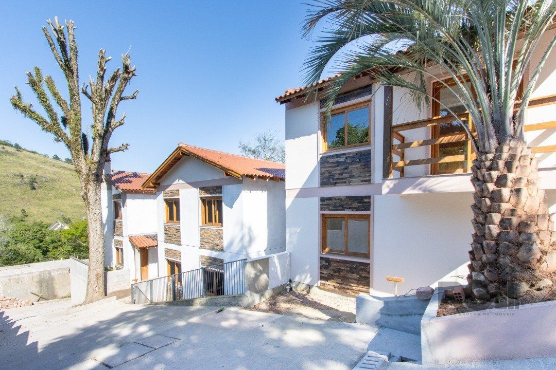 LINDA CASA EM CONDOMÍNIO JUNTO À NATUREZA