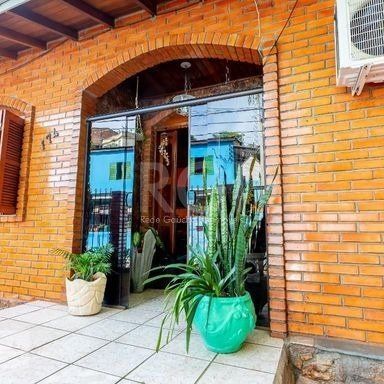 Casa à venda com 4 quartos, 110m² - Foto 1