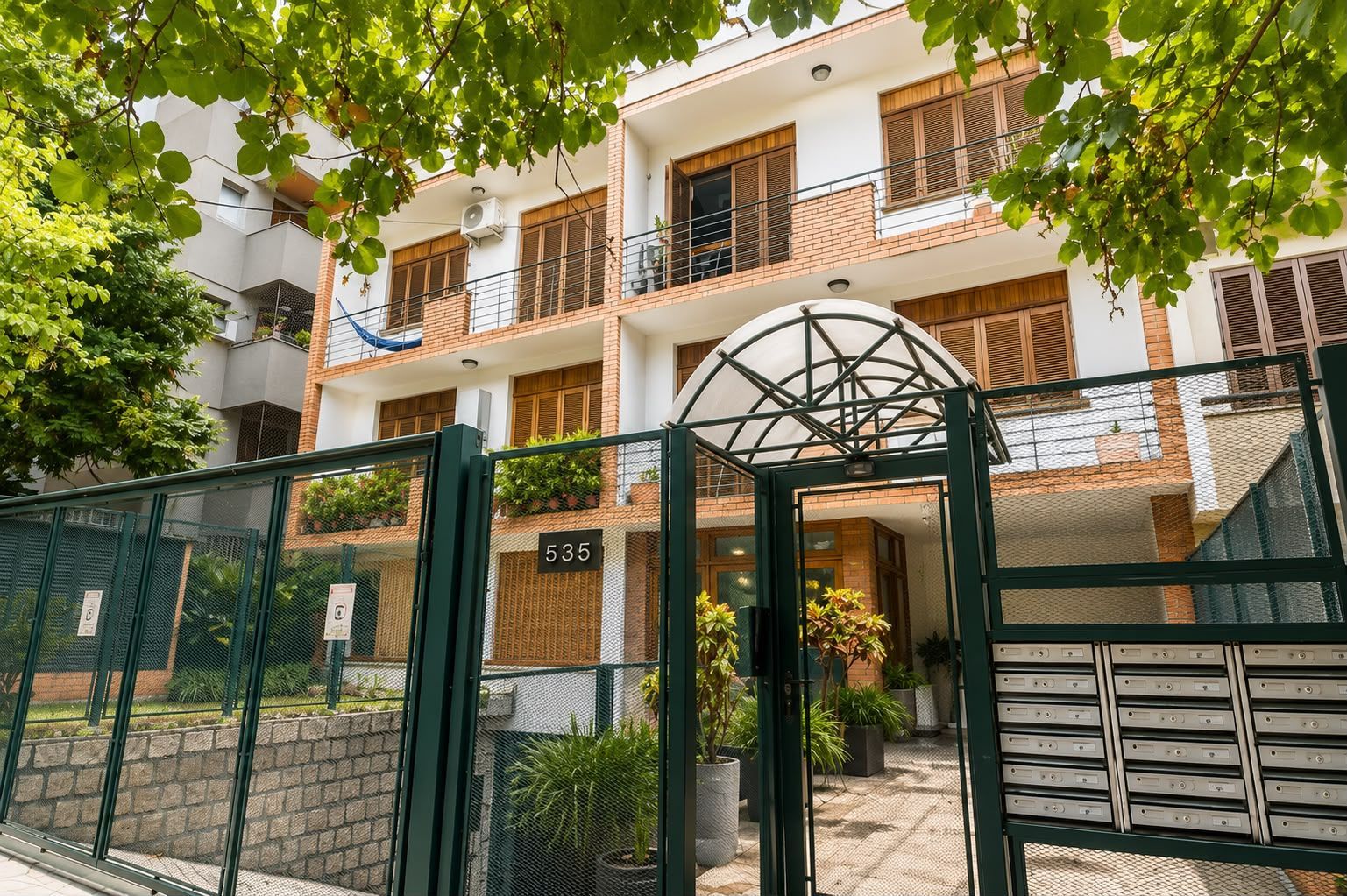 Apartamento, 2 dormitórios, area de serviço, bairro Petropolis, Porto Alegre/RS