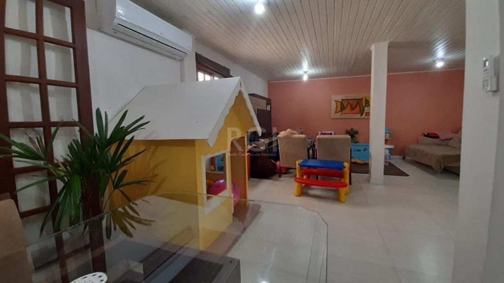 Casa à venda com 3 quartos, 35m² - Foto 1
