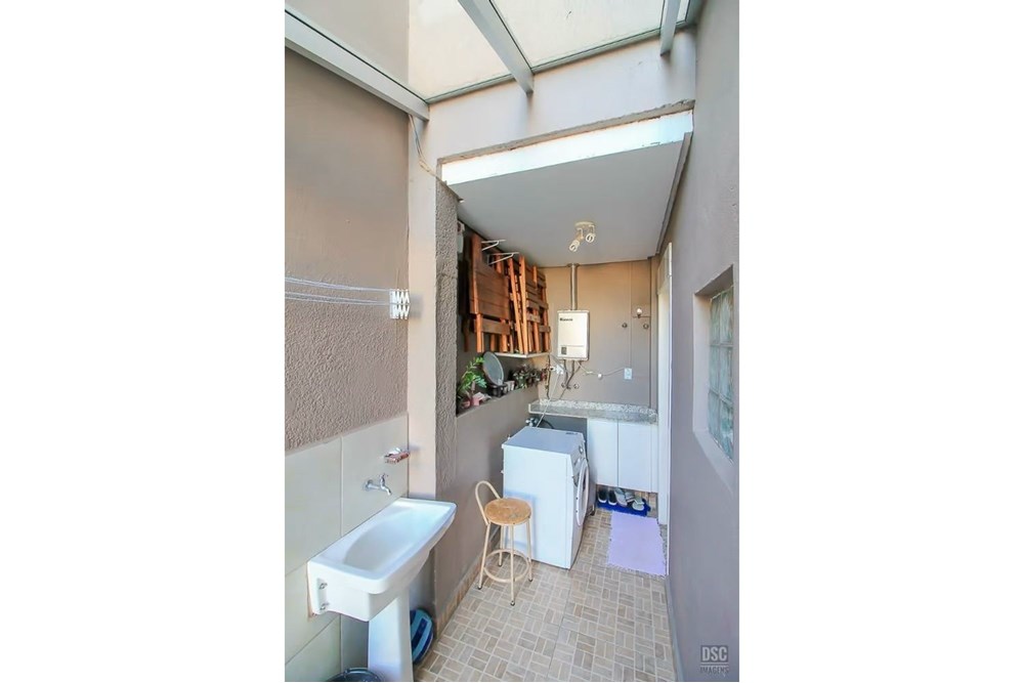 Casa à venda com 3 quartos, 128m² - Foto 2