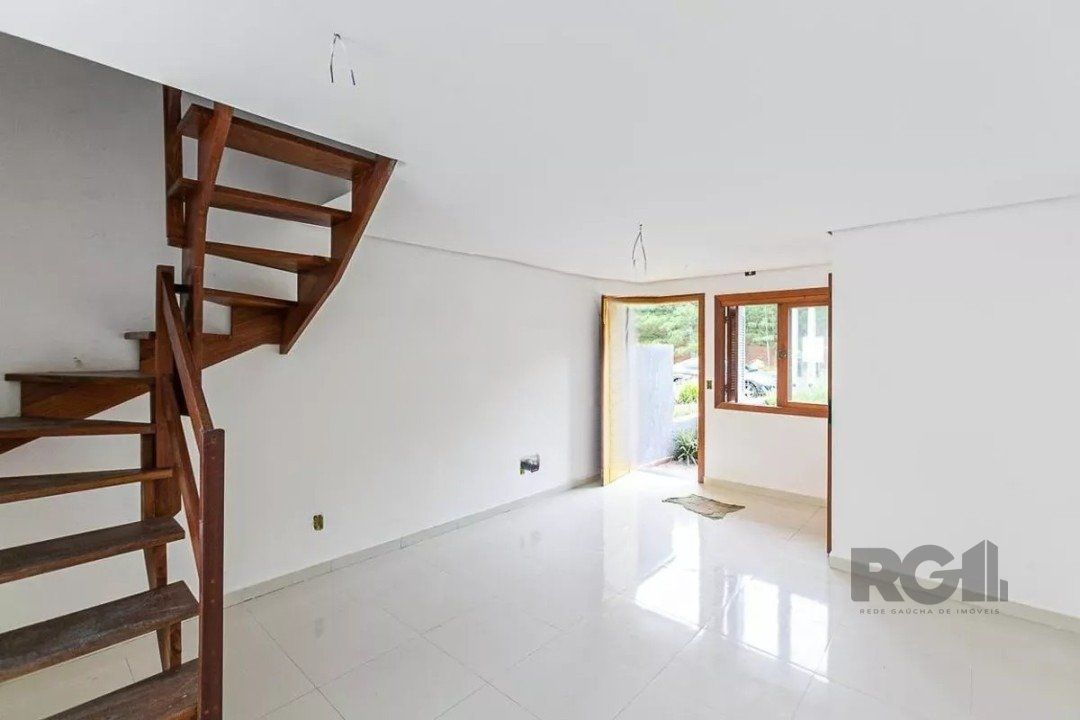Casa para Venda - 150m², 2 dormitórios, Guarujá, Porto Alegre