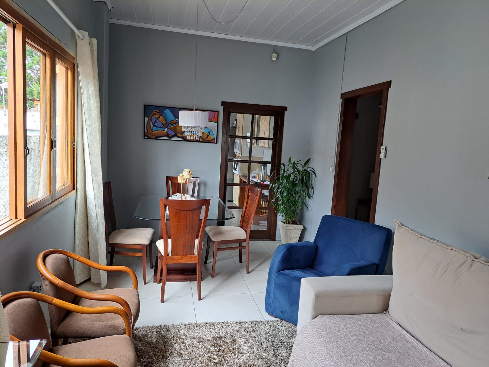 Casa com 02 quartos (01 suíte), 03 vagas no Bairro Sarandi em Porto Alegre