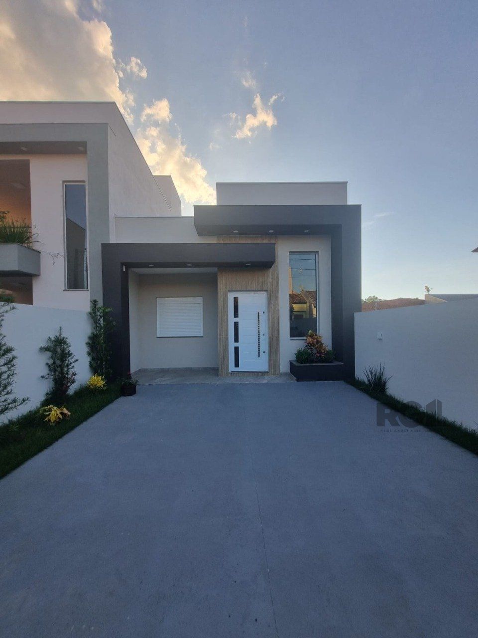 Casa à venda com 3 quartos, 90m² - Foto 1