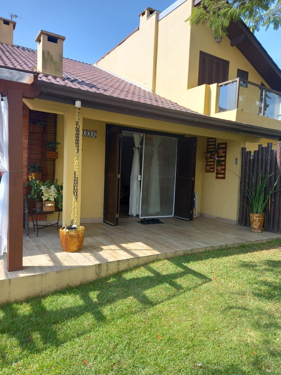 Casa em condominio com 2 dormitórios , 1 suíte ,1 vaga de garagem !