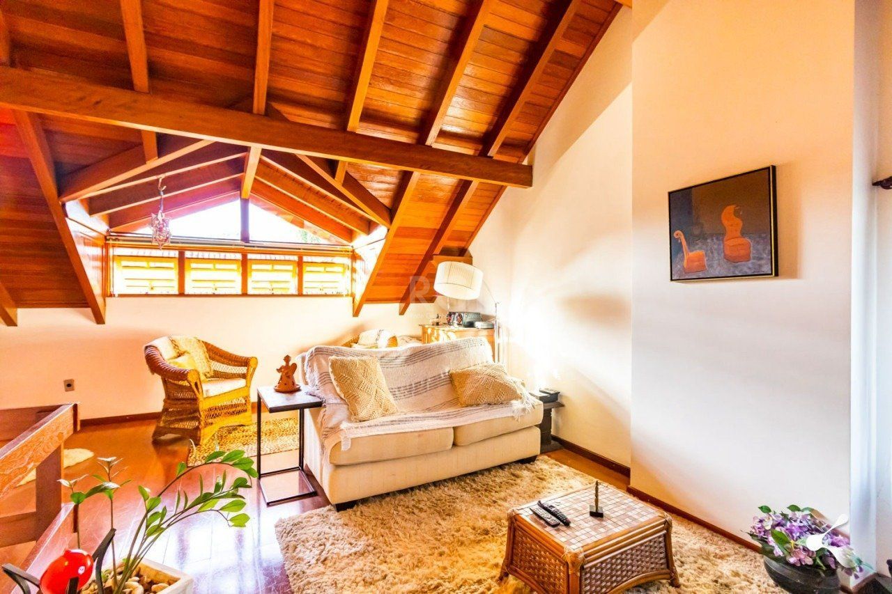 Casa de Condomínio à venda com 3 quartos, 233m² - Foto 1