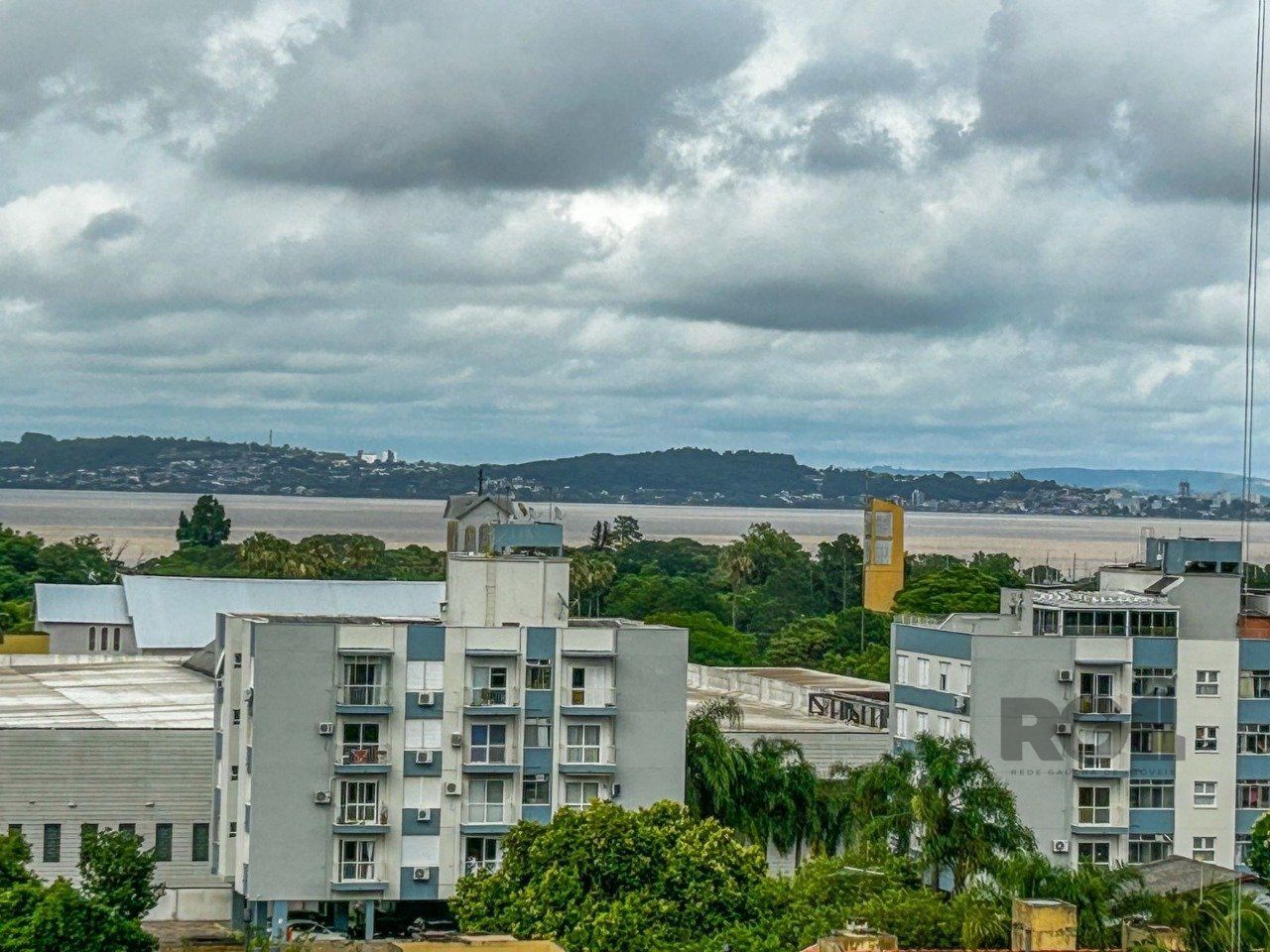Apartamento à venda com 3 quartos, 95m² - Foto 2