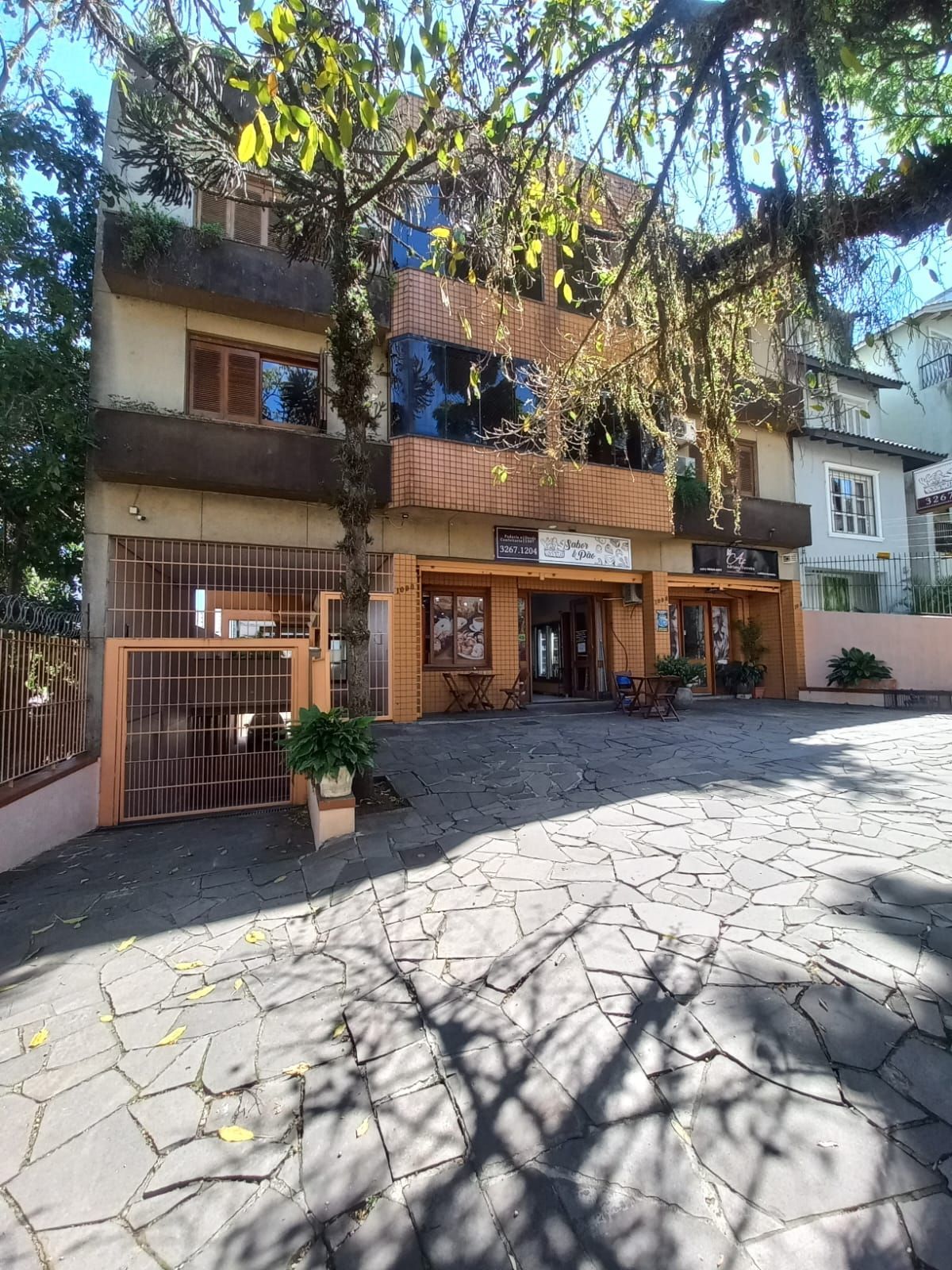 Apartamento 2 dormitórios, lareira, churrasqueira, 1 vaga de garagem escriturada, no Bairro Tristeza em Porto Alegre/RS